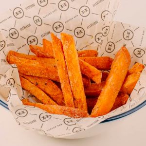 Батат фри с чесноком и розмарином